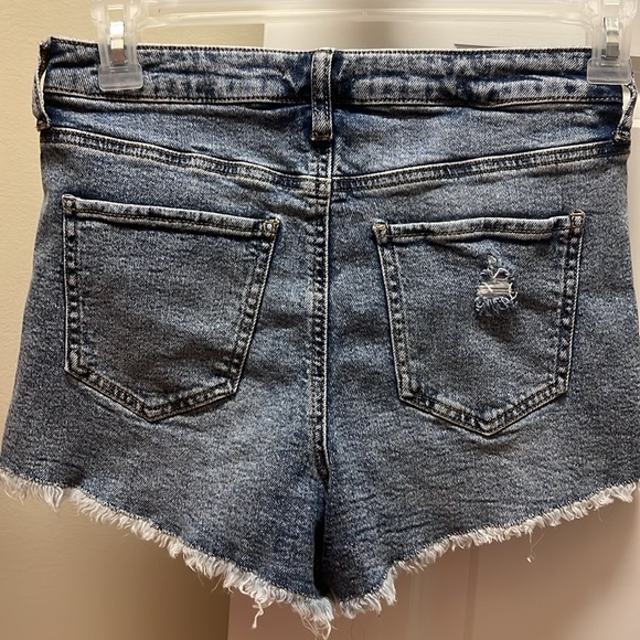 Altar’d state Jean shorts size 28 never worn - Picture 2 of 3